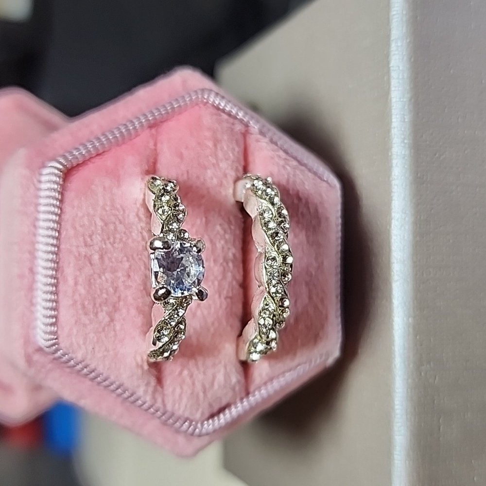 New Elegant 2pc Wedding Ring Set - Picture 3 of 11